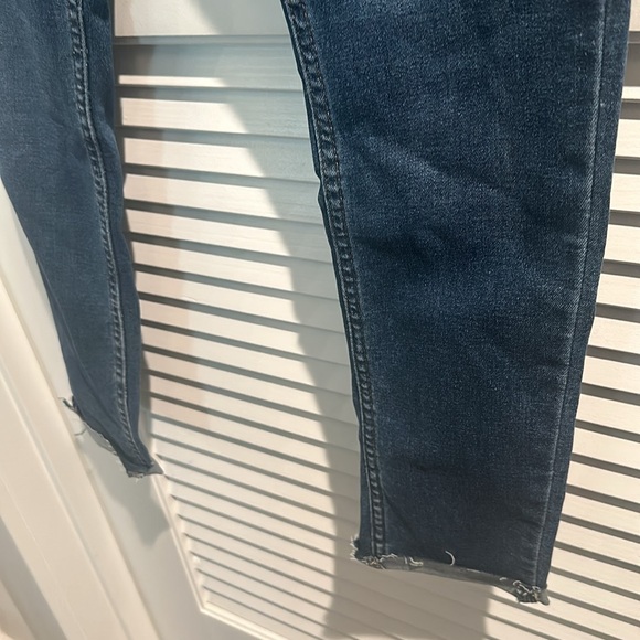 NWT Calvin Klein High Rise Skinny Jeans with Five pockets Size 6. Waist 28” - Picture 5 of 8